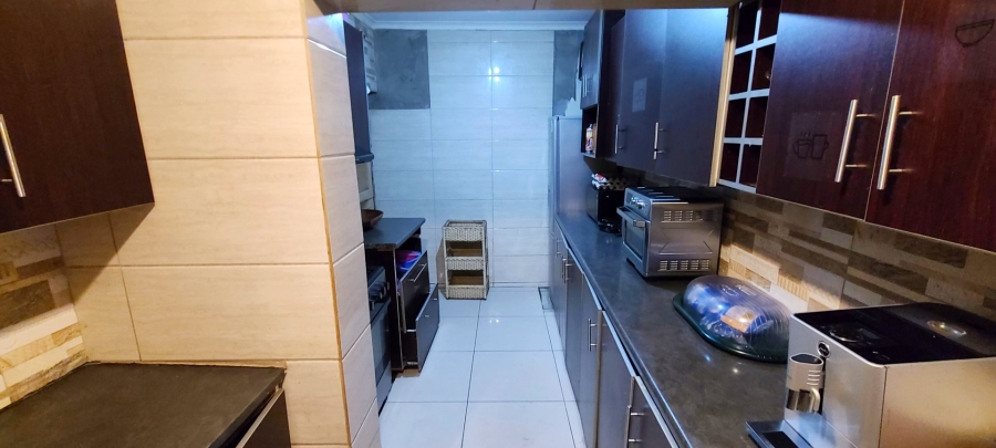 5 Bedroom Property for Sale in Malibu Village Western Cape